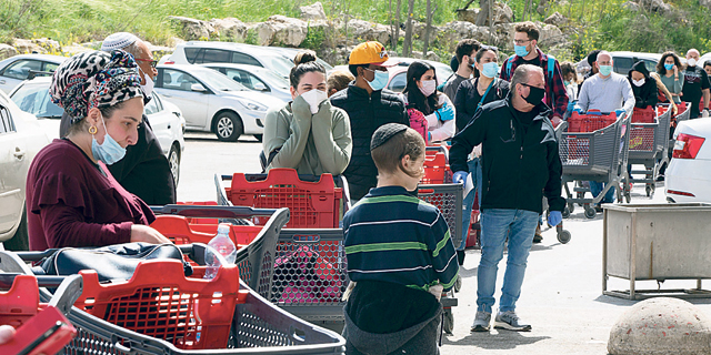 הישראלים שוב מתחילים לאגור מזון ולבלות פחות: עלייה של 13% ברכישות מזון