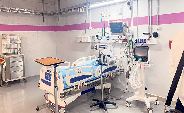 מיטת אישפוז במחלקת קורונה, בית חולים שיבא תל השומר