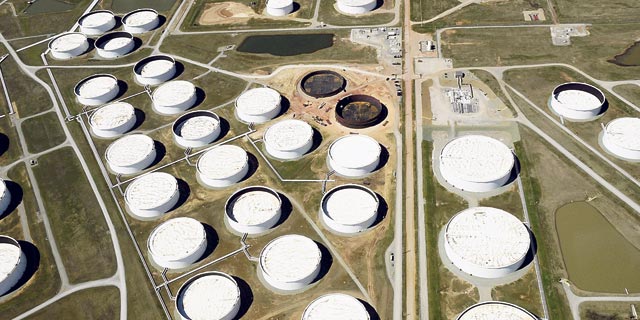 מיכלי נפט מלאים בקושינג אוקלהומה, צילום לווין השבוע, צילום: רויטרס