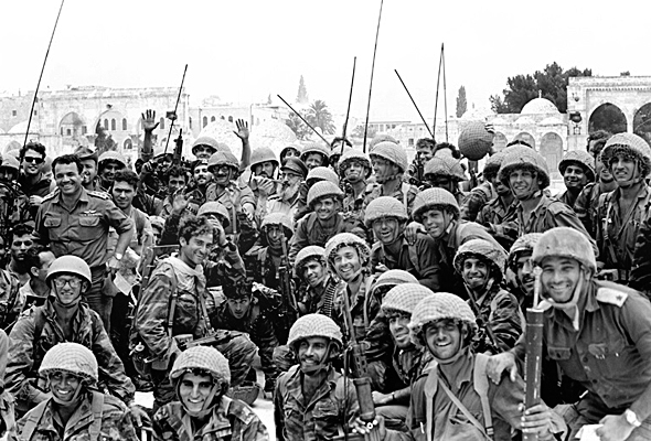 חיילי צה"ל בירושלים המשוחררת, צילום: ארכיון צה"ל 