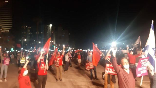 ההפגנה בתל אביב, הערב