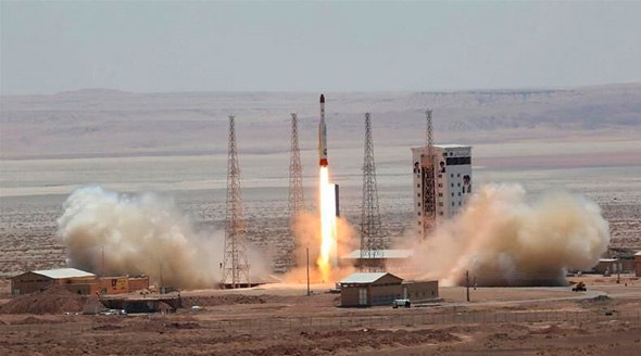 טיל שילוח איראני ממריא מתשתית נייחת, צילום: Iranian Defense Ministry