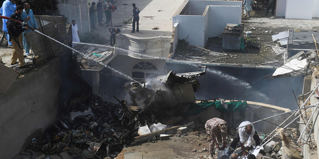 מטוס עם 107 נוסעים התרסק בפקיסטאן; הערכה: אין ניצולים