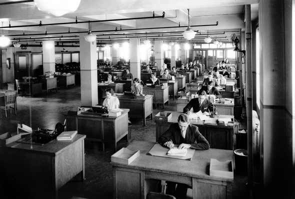 משרד גדול ב ארה"ב בשנות ה־30, צילום: Bettmann Archive