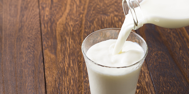 בגלל הקורונה: המחלבות יחויבו להעשיר את החלב ומשקאות הסויה בוויטמין D