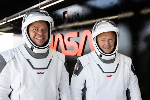 אסטרונאוטים של נאס"א מימין: דאגלס הרלי ורוברט בנקן 