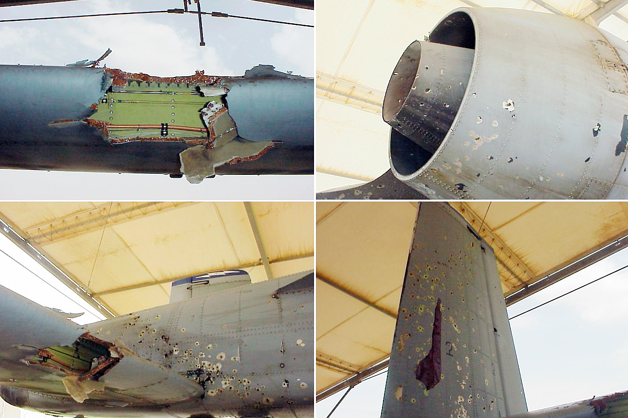 נזקי המטוס: כל החלק האחורי רוטש. אגב, המטוס עצמו לא חזר לטיסה, תיקון לא היה אפשרי פה. אבל רכיביו שימשו כחלפים ל-A10 אחרים, מקור: USAF