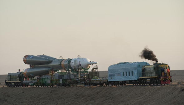 חללית סויוז בדרך לכן השיגור, 2012 , צילום: נאסא