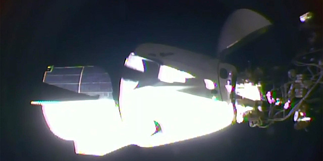 כ-19 שעות לאחר השיגור: החללית דרגון עגנה בתחנת החלל הבינלאומית