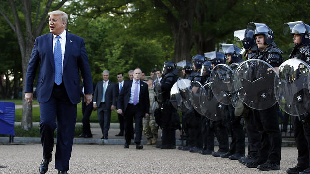טראמפ ליד הבית הלבן, צילום: AFP