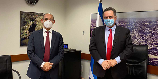 מימין: שר האוצר ישראל כץ ונגיד בנק ישראל אמיר ירון