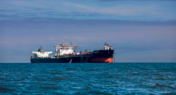 ספינה המובילה מיכליות נפט (ארכיון), צילום: בלומברג