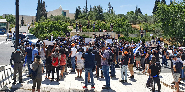 מחאת עולם התרבות עולה שלב: מפגינים התפרעו מול משרד רה&quot;מ בירושלים
