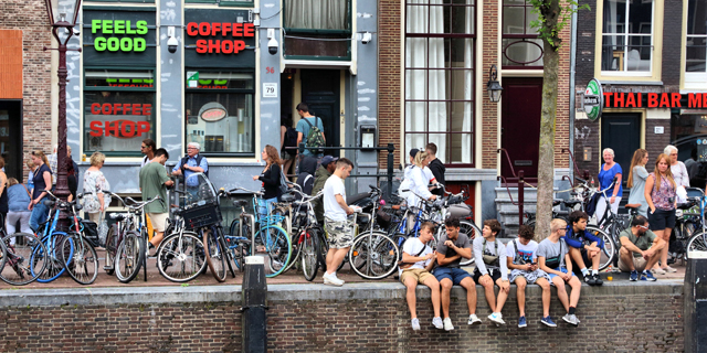 אמסטרדם תנצל את הסגר כדי לדלל את הקופי שופס לתיירים