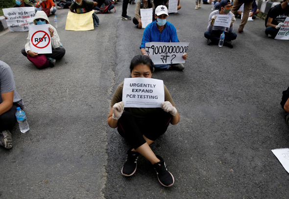 הפגנה בקטמנדו, צילום: רויטרס