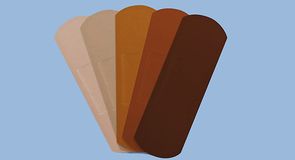 פלסטרים בגוונים כהים של צבעי עור , צילום: Band Aid