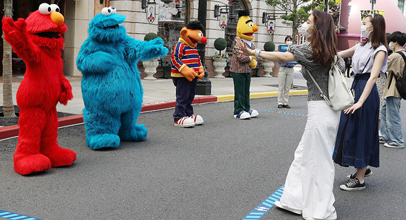 ריחוק חברתי בפארק יוניברסל ביפן, החודש
