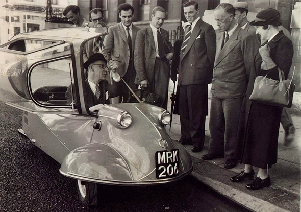 תמיד תהיתי מה היה קורה אם האוטו של מיסטר בין היה זורם עם סקייטבורד, צילום: messerschmittUK