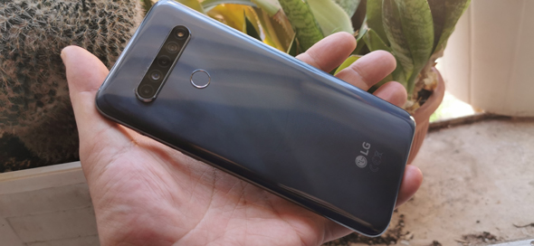 LG K61 גב מכשיר, צילום: רפאל קאהאן