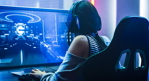 A woman gamer. Photo: Shutterstock