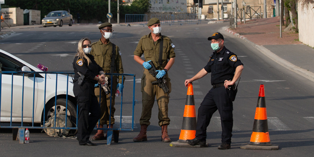 חיילי צה"ל במחסום, צילום: אלכס קולומויסקי