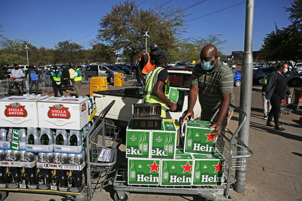 דרום אפריקה איסור מכירת אלכוהול בירה קורונה, צילום: AFP