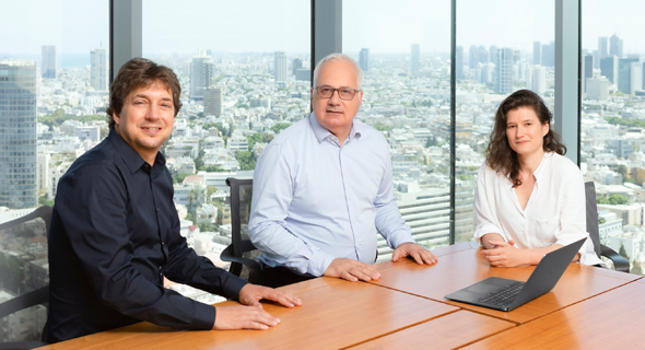 Ben Rabinowitz (left) and Maya Pizov (right) with Modi Rosen during happier days. Photo: Amiti Ventures