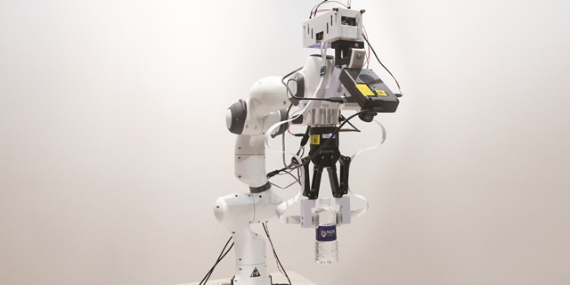 עור מלאכותי: חוקרים הצליחו לגרום לרובוט לקרוא כתב ברייל