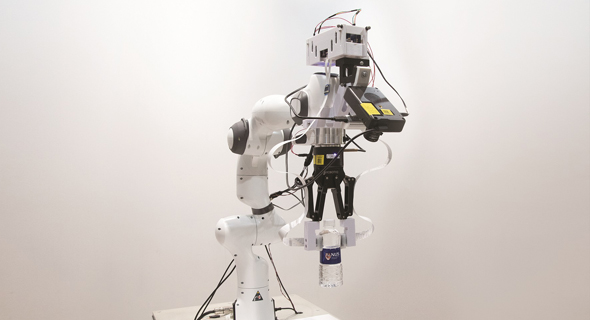 רובוט המזהה מגע , צילום: אינטל National University of Singapore