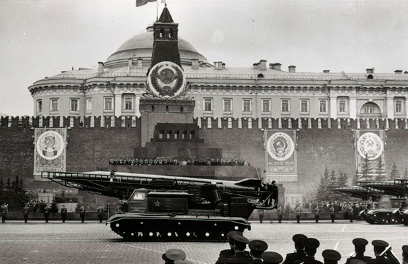 טיל קרקע קרקע במצעד צבאי ברוסיה. היכן הופעל? אף קמ"ן לא ידע, מקור: nsarchive