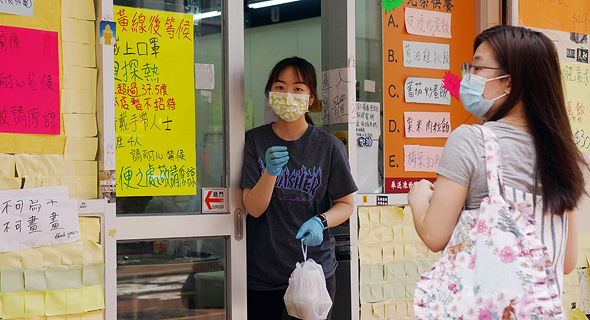 קורונה הונג קונג מסעדות רק בטייק אוויי 20.7.20, צילום: רויטרס