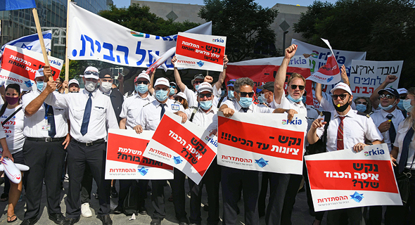 עובדי ארקיע מפגינים נגד השבתת החברה, צילום: יאיר שגיא