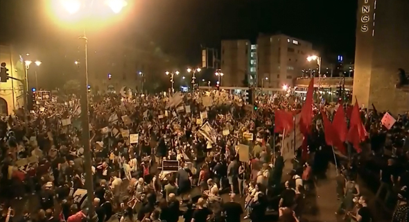 אלפים בהפגנה מול מעון רה"מ בבלפור