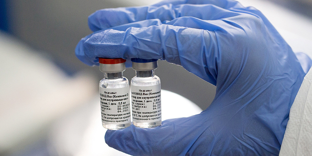 החיסון הראשון שעליו הכריזו הרוסים ספוטניק 5, צילום: בלומברג