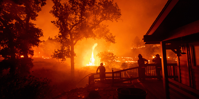 מאות שריפות בקליפורניה: &quot;לא ראינו דבר כזה&quot;