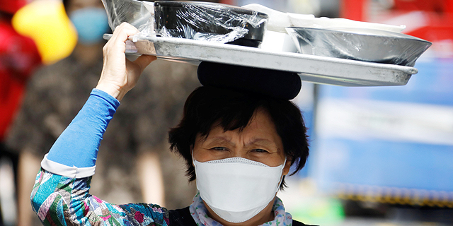 אישה עם מסכה בסיאול, דרום קוריאה, צילום: רויטרס