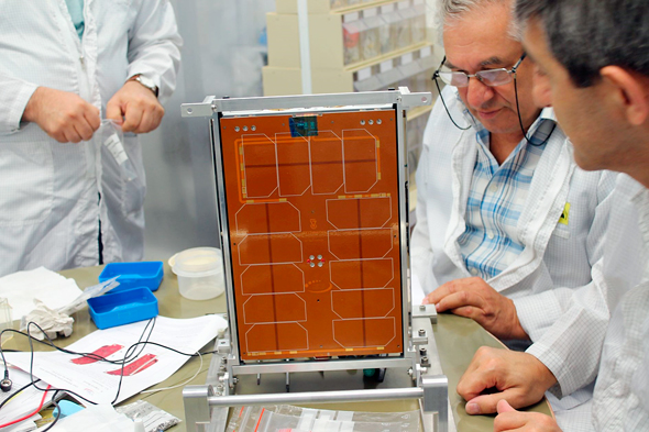 Hovik Agalarian, Chief Electronics Engineer of the Asher Institute of Space Research Photo: Sharon Tzur, Technion’s Spokesperson Office