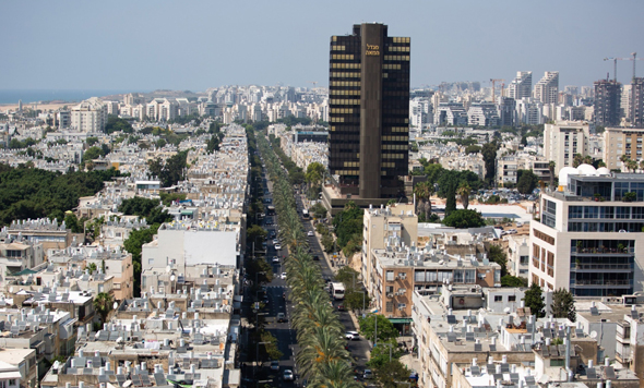 מגדל המאה בתל אביב. הנהלת מאוחדת מרוכזת שם