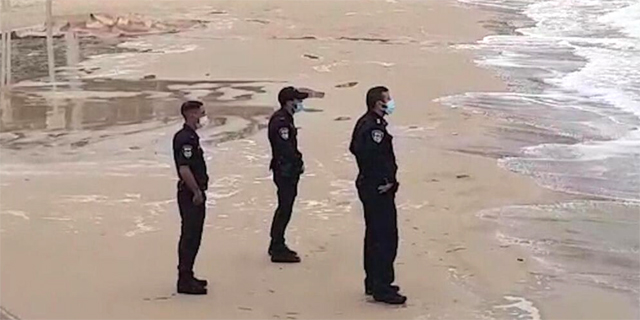 המשטרה: אפשר להיכנס לים לפעילות ספורט, נפעיל שיקול דעת