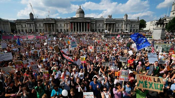 הפגנה בלונדון נגד המגבלות החדשות, צילום: גטי אימג