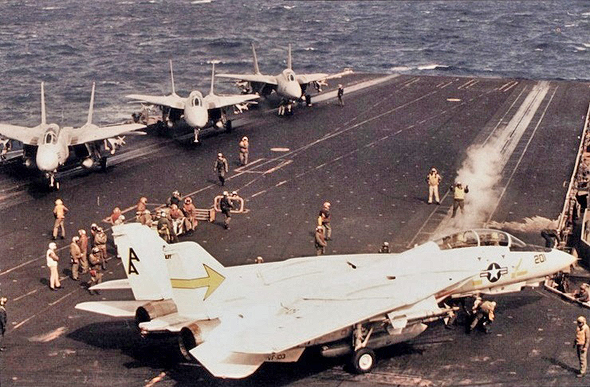 מטוסי F14 על סיפון נושאת המטוסים סרטוגה, מקור: USN