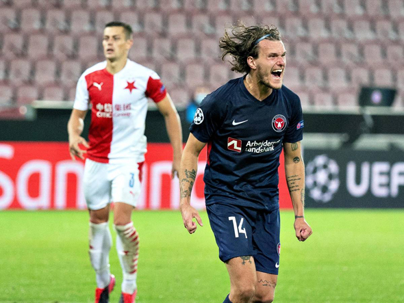 FC מיטיולן חוגגים נגד סלביה פראג עלייה לליגת האלופות