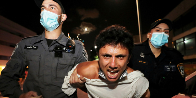המחאה עלתה מדרגה: כ-40 נעצרו בעימותים בתל אביב