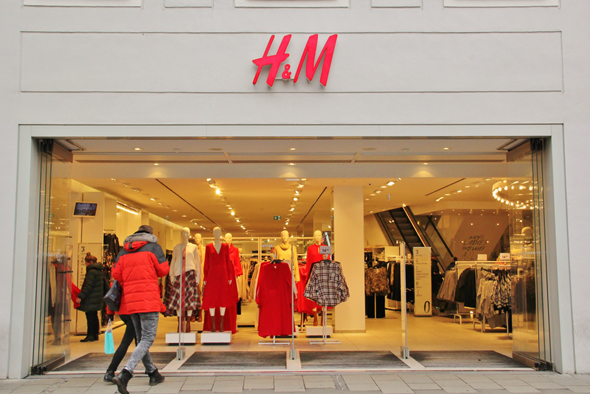 חנות של רשת האופנה H&amp;M במינכן, גרמניה