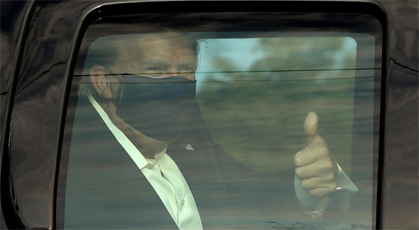 דונלד טראמפ יצא מבית החולים לסיבוב במכונית , צילום: אם סי טי