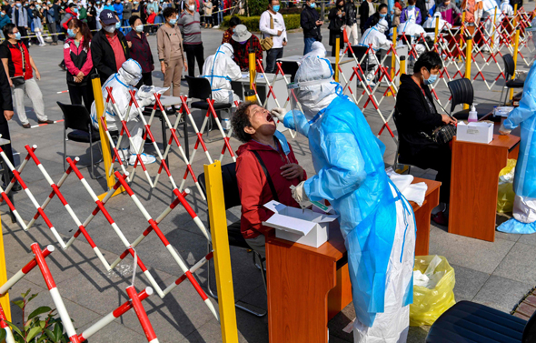 הדיקת קורונה בעיר צ'נגדאו בסין