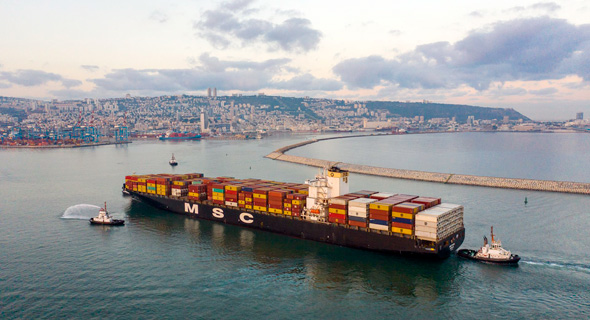 אוניה ראשונה מאיחוד האמירויות הבוקר בנמל חיפה, צילום: גיאודרונס