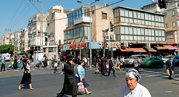 A busy street in the city of Bnei Brak. Photo: Amit Shaal
