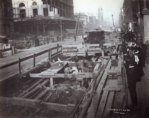 הקלה אחר כך? העבודות על הקמת הרשת החלו ונמשכו למעלה ממאה שנים, צילום: New York Transit Museum