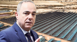 Energy Minister Yuval Steinitz on the backdrop of a solar energy field. Photo: Ohad Zwiegenberg and 